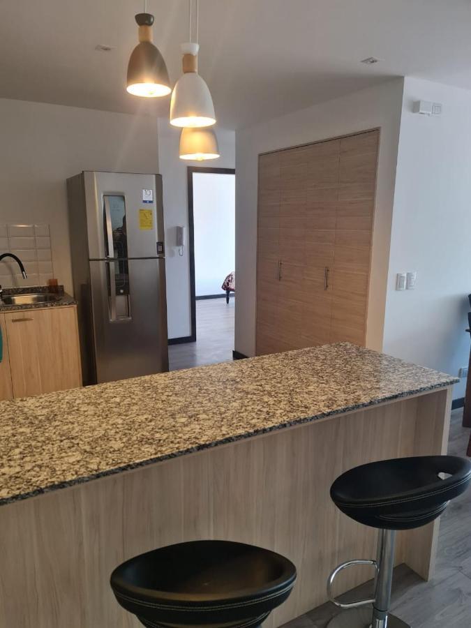 Hermoso Departamento, Centrico Y Tranquilo Quito Bagian luar foto