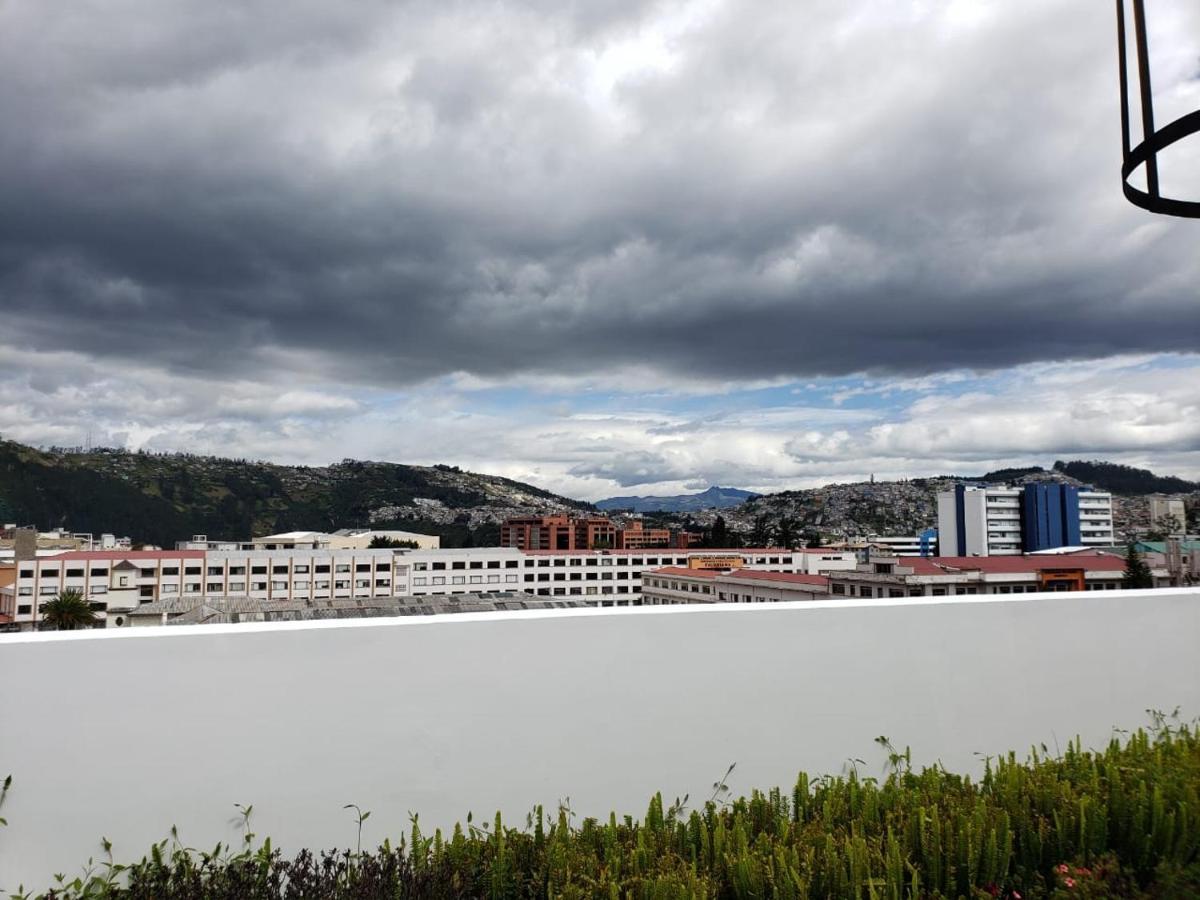 Hermoso Departamento, Centrico Y Tranquilo Quito Bagian luar foto